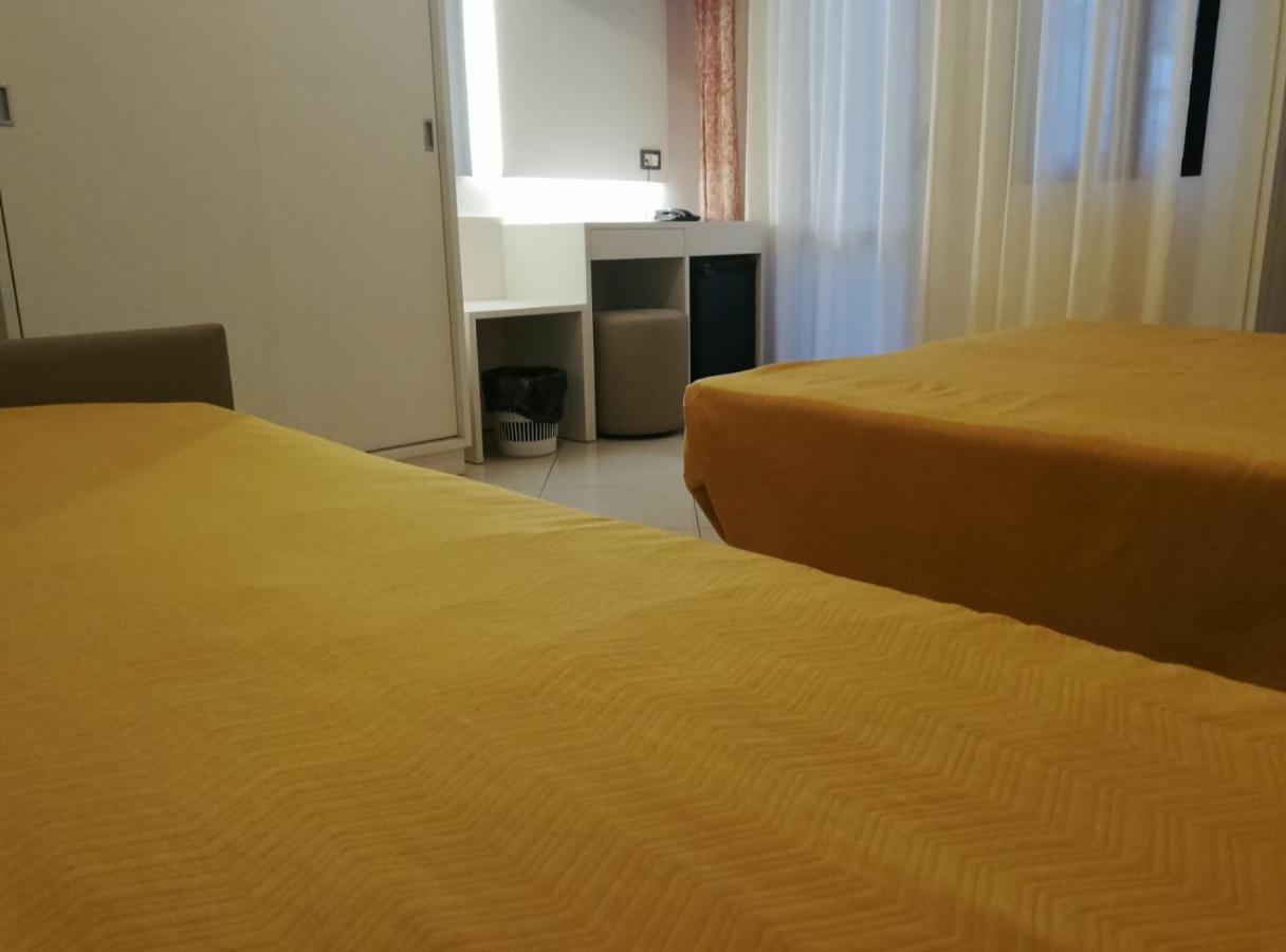Hotel Metropol Sottomarina Luaran gambar