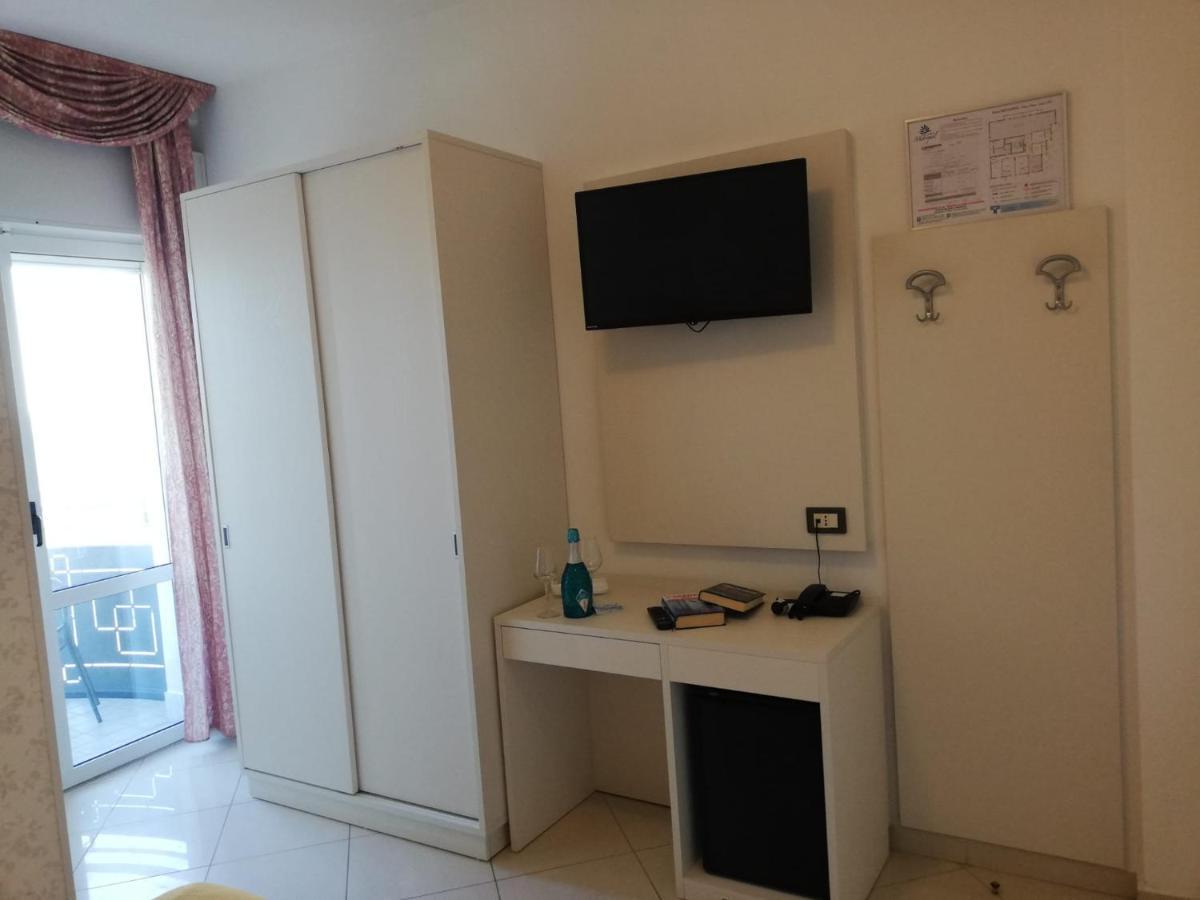 Hotel Metropol Sottomarina Luaran gambar