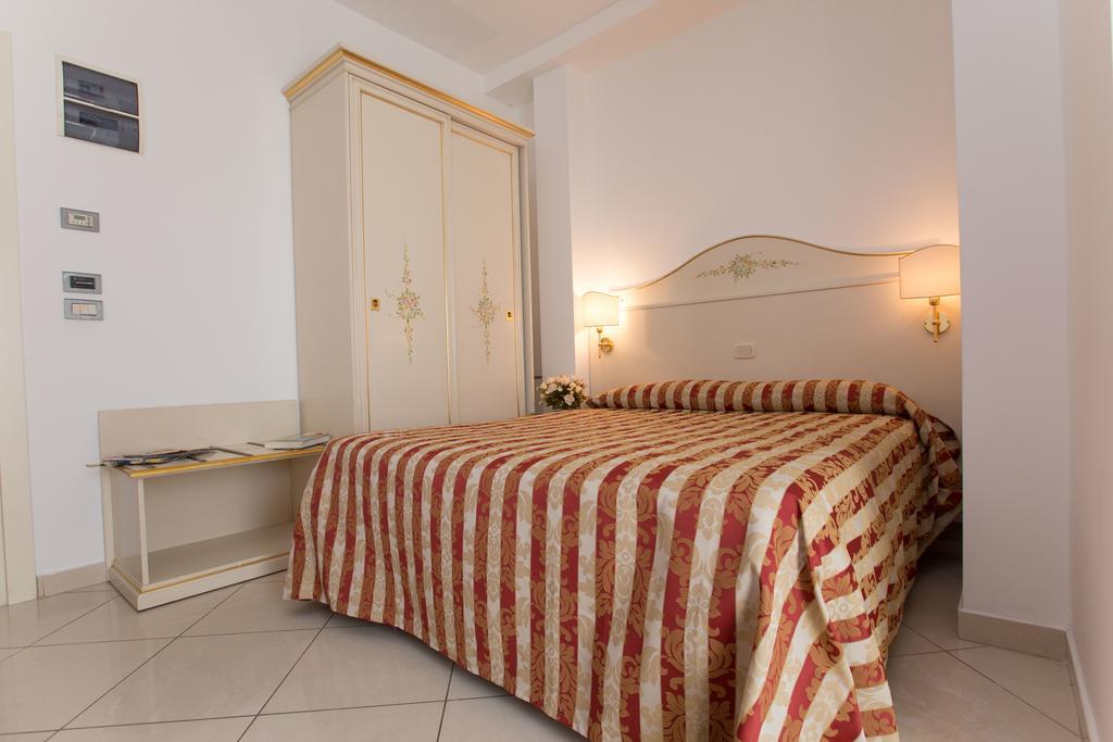 Hotel Metropol Sottomarina Luaran gambar