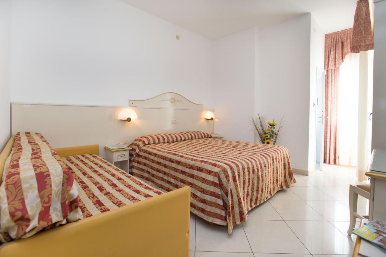 Hotel Metropol Sottomarina Luaran gambar